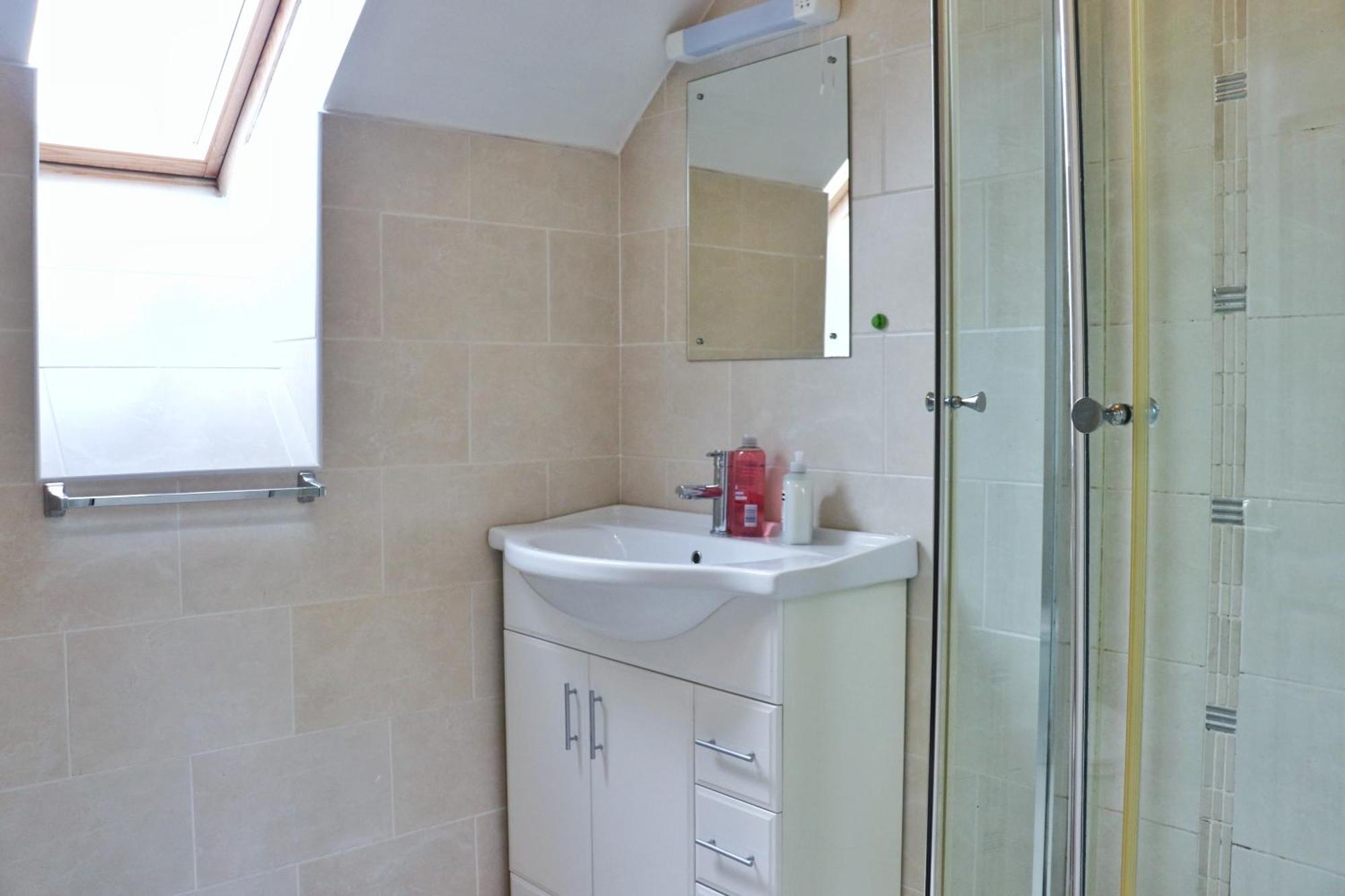 Appartamento Deluxe Dwelling - 15 Mins From Cork City/Airport Esterno foto