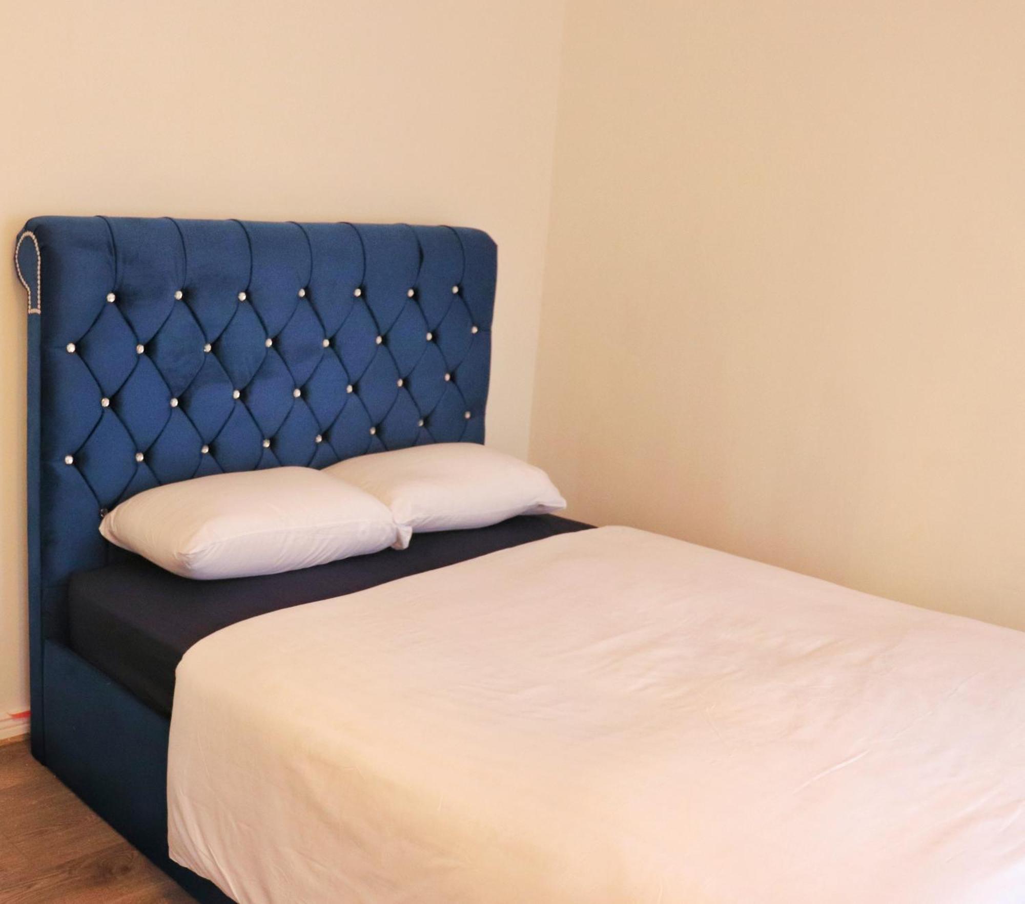 Appartamento Deluxe Dwelling - 15 Mins From Cork City/Airport Esterno foto