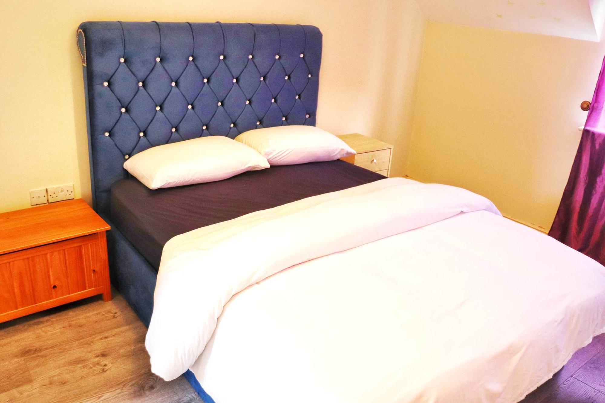 Appartamento Deluxe Dwelling - 15 Mins From Cork City/Airport Esterno foto