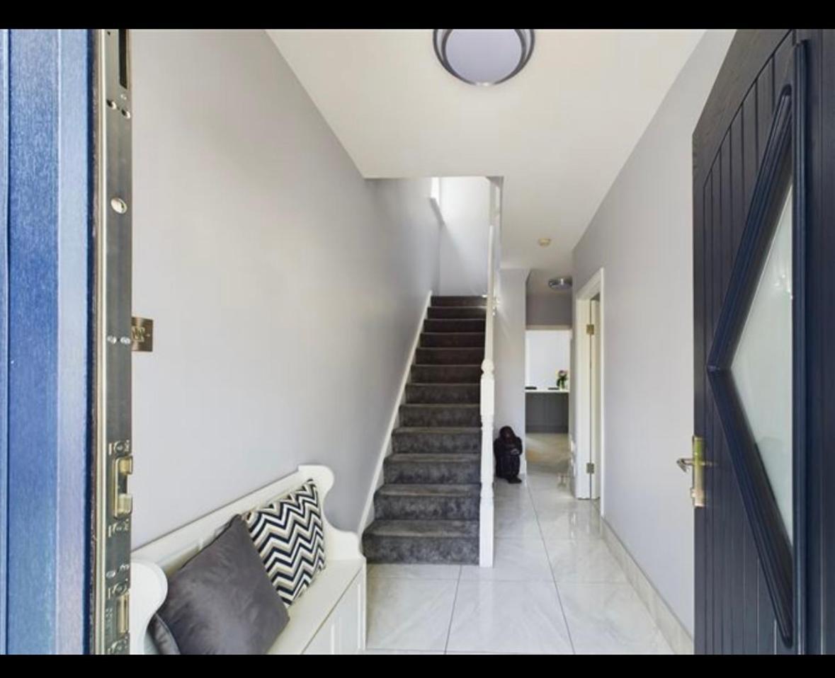 Appartamento Deluxe Dwelling - 15 Mins From Cork City/Airport Esterno foto