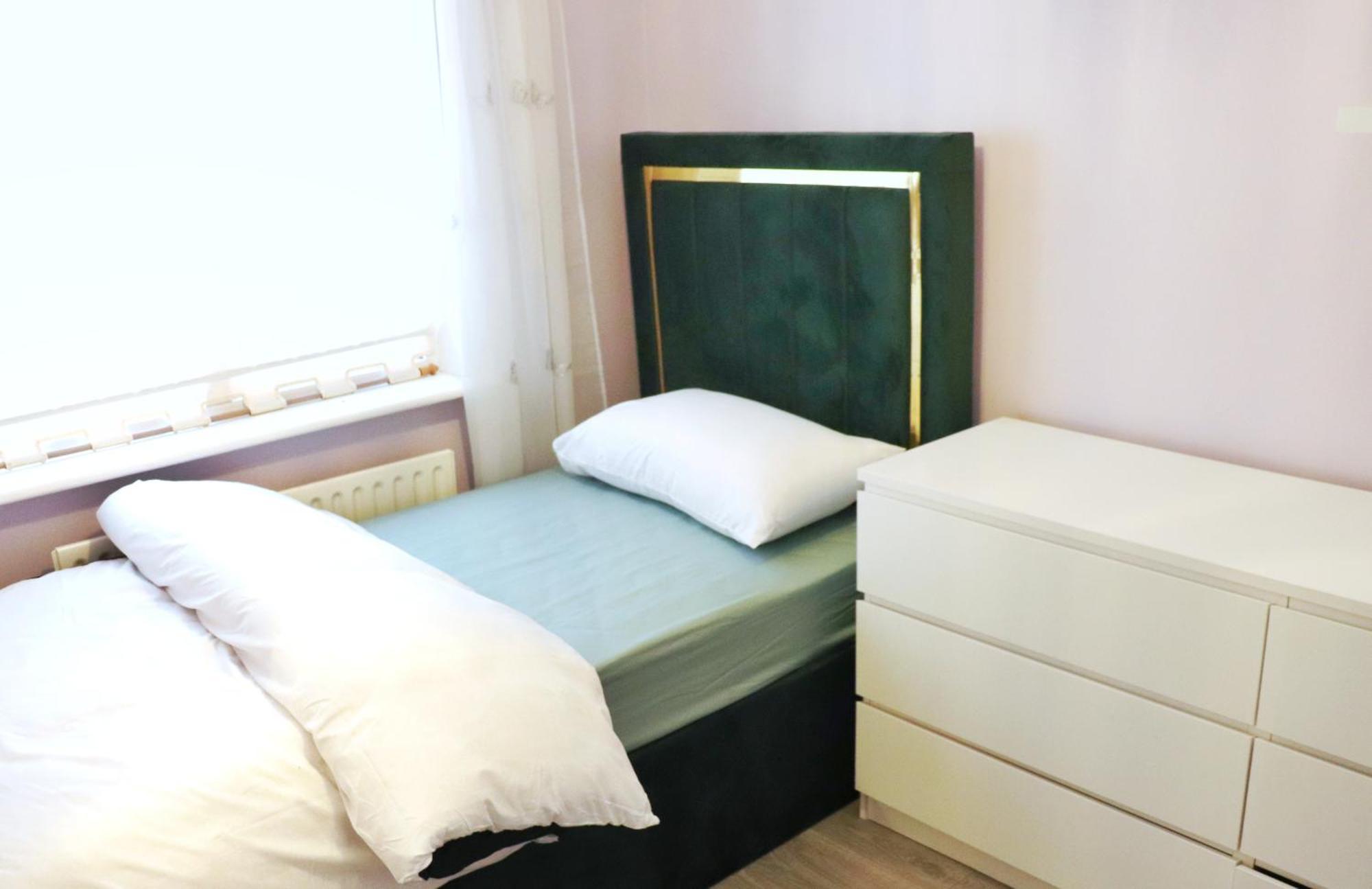 Appartamento Deluxe Dwelling - 15 Mins From Cork City/Airport Esterno foto